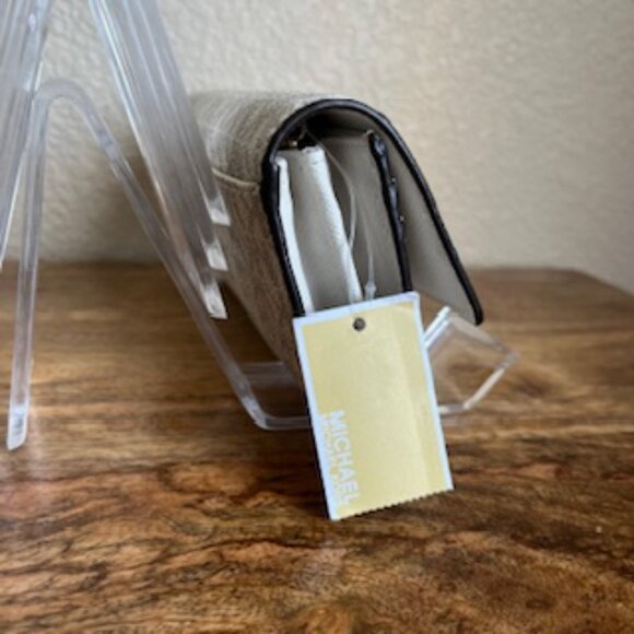 NWT Michael Kors Fulton White Vanilla MK Signature LG Gusset Carryall Wallet - Picture 3 of 8